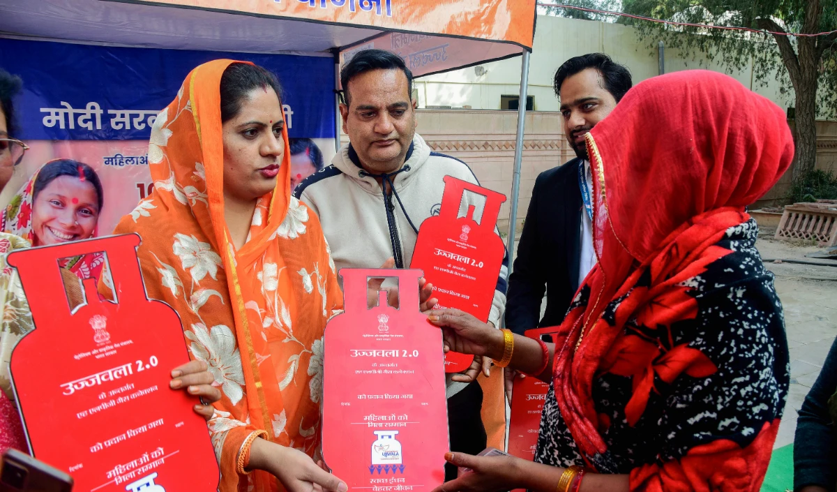 नवरात्रि पर महिलाओं को बड़ी सौगात! 25 लाख नए मुफ्त उज्ज्वला LPG कनेक्शन