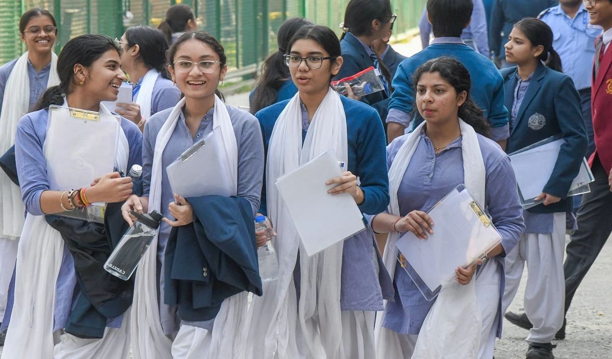 CBSE Board Exam 2026 Date: 10वीं और 12वीं के बच्चे हो जाएं तैयार, 17 फरवरी से शुरू होंगे एग्जाम, टेंटेटिव डेटशीट जारी, यहां देखें पूरी जानकारी