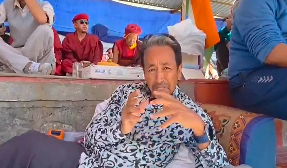 लद्दाख को पूर्ण राज्य बनाने की मांग हुई हिंसक, सोनम वांगचुक ने खत्म की 15 दिन पुरानी भूख हड़ताल