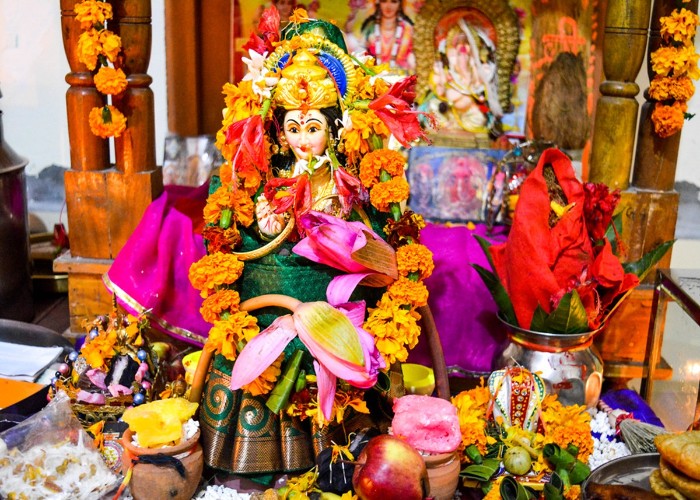 Upang Lalita Vrat 2025: महाविद्याओं में से एक मां ललिता को ऐसे करें प्रसन्न, जानिए मुहूर्त और पूजा विधि