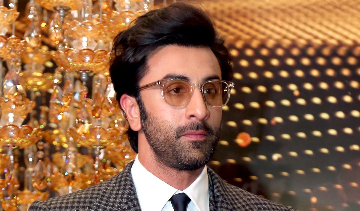 रणबीर कपूर ने बताया, संजय लीला भंसाली क्यों हैं उनके सिनेमाई गुरु? Ranbir Kapoor Respects Bhansali Guru news image