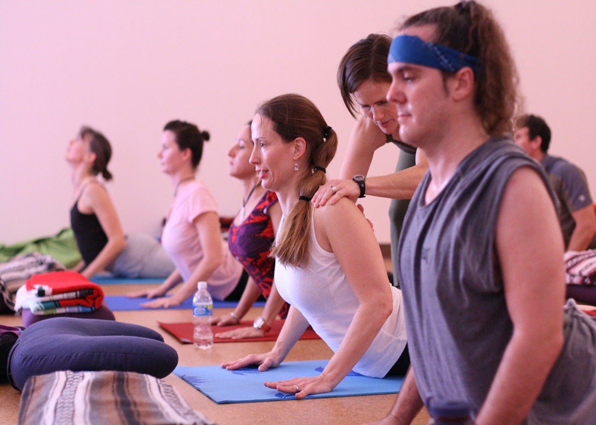 Yoga Tips: इन तीन योगासन को करने से तेजी से बर्न होगा बैली फैट, आप भी रूटीन में करें शामिल
