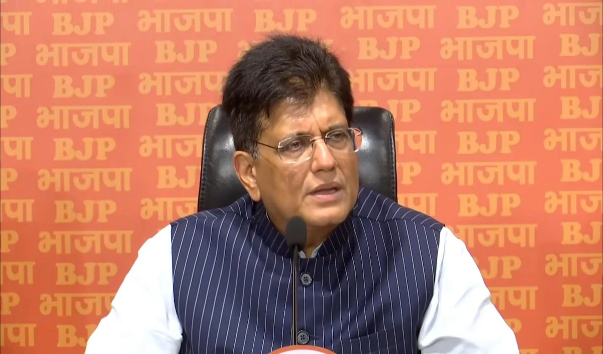 GST में बदलाव: क्या मोदी सरकार ने कांग्रेस के 'कर बोझ' को कम किया? Goyal Accuses Congress High Taxes news image
