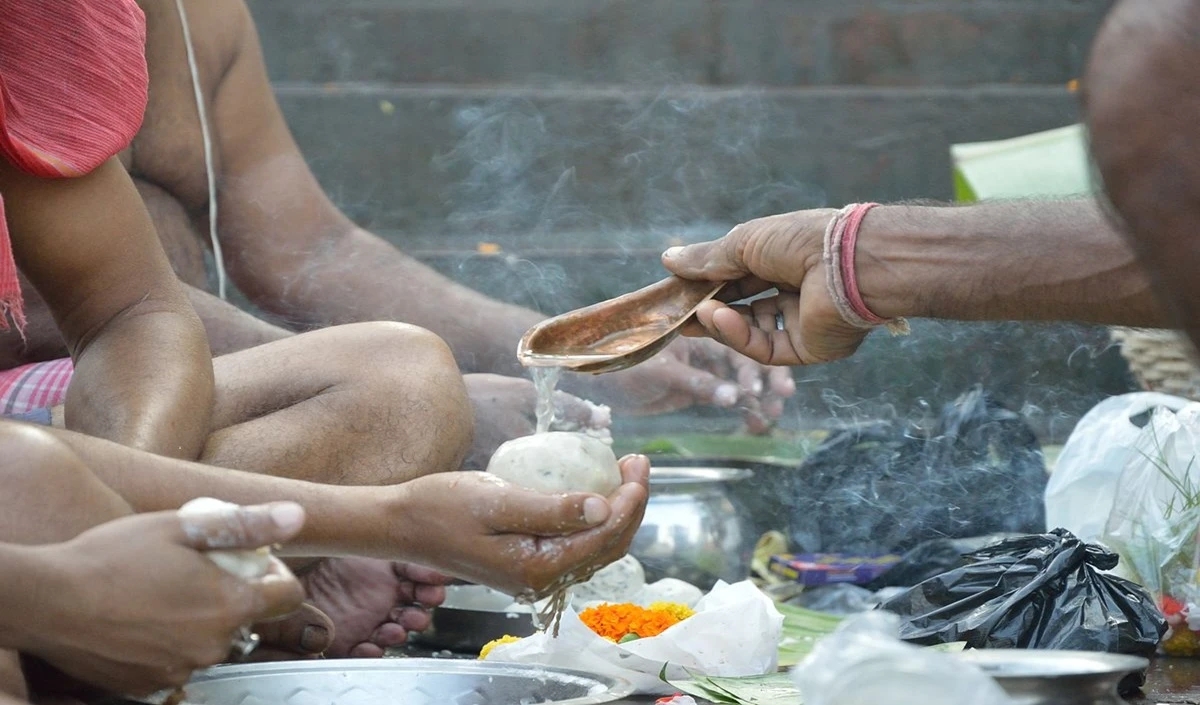 गया में पिंडदान: 7 पीढ़ियों का उद्धार? धर्म और आध्यात्मिक महत्व का विश्लेषण Gaya Pindadan: Religious Spiritual Significance news image