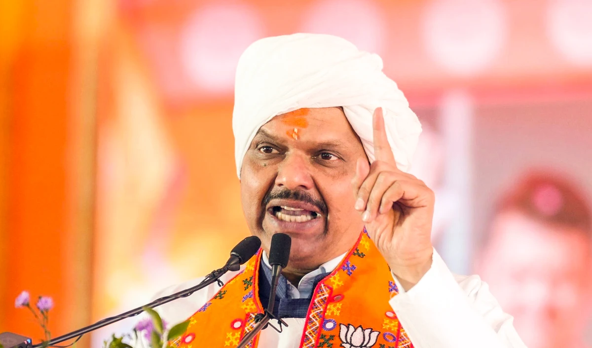 महाराष्ट्र में 'लाडली बहना' को मकर संक्रांति का गिफ्ट! 3000 रुपये सीधे अकाउंट में होंगे ट्रांसफर, पर विपक्षी घेरेबंदी ने बढ़ाई सरकार की टेंशन