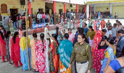 Maharashtra Municipal Elections | सुबह साढ़े नौ बजे तक 6.98 प्रतिशत मतदान, अक्षय कुमार, मोहन भागवत सहित बड़ी हस्तियों ने डाला वोट