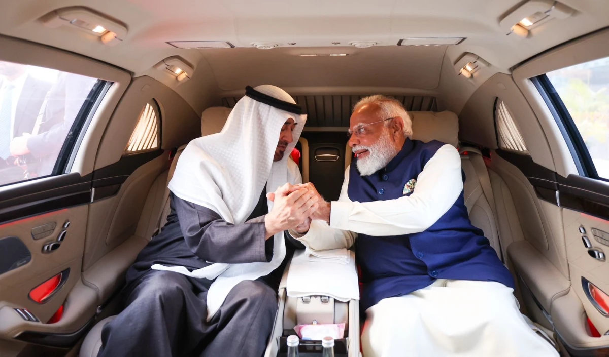 UAE President का सिर्फ 2 घंटे का Delhi दौरा, PM Modi ने एयरपोर्ट पर किया स्वागत, दोस्ती की दिखी गर्मजोशी