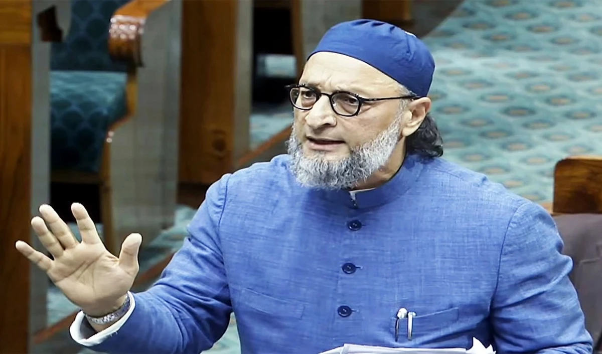 यही डिवाइस पुलिसवाले के सिर पर...नागरिकता परीक्षण वाले वीडियो पर भड़के ओवैसी