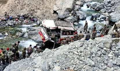 Doda Army Vehicle Accident | जम्मू-कश्मीर के डोडा में सेना का वाहन खाई में गिरा, 4 जवान हुए शहीद, नौ घायल