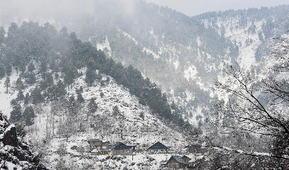 Kashmir में Morcha Top पर फँस गये थे कई जवान, बर्फ को चीर कर ग्रामीणों ने बचाई जवानों की जान