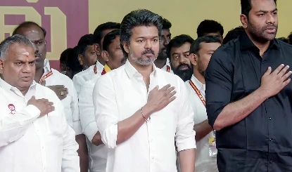 एक तरफ Alliance की पेशकश, दूसरी ओर DMK-BJP पर हमला, Thalapathy Vijay का क्या है Political Game?