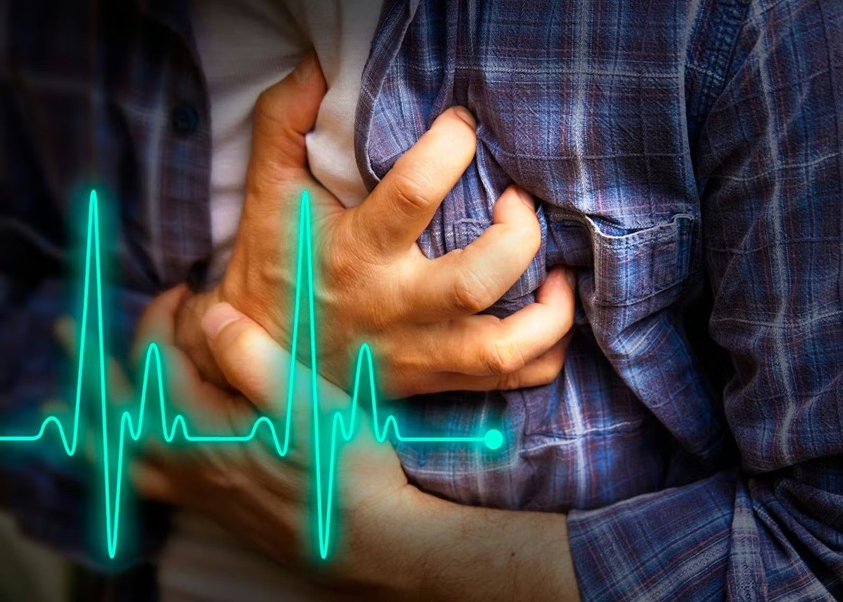 Kamjor Dil Ke Lakshan: Heart Attack का Warning Sign, शरीर दे रहा है ये 5 संकेत, डॉक्टर ने बताया कैसे पहचानें
