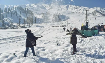 कश्मीर घाटी में पर्यटन ने जोरदार वापसी