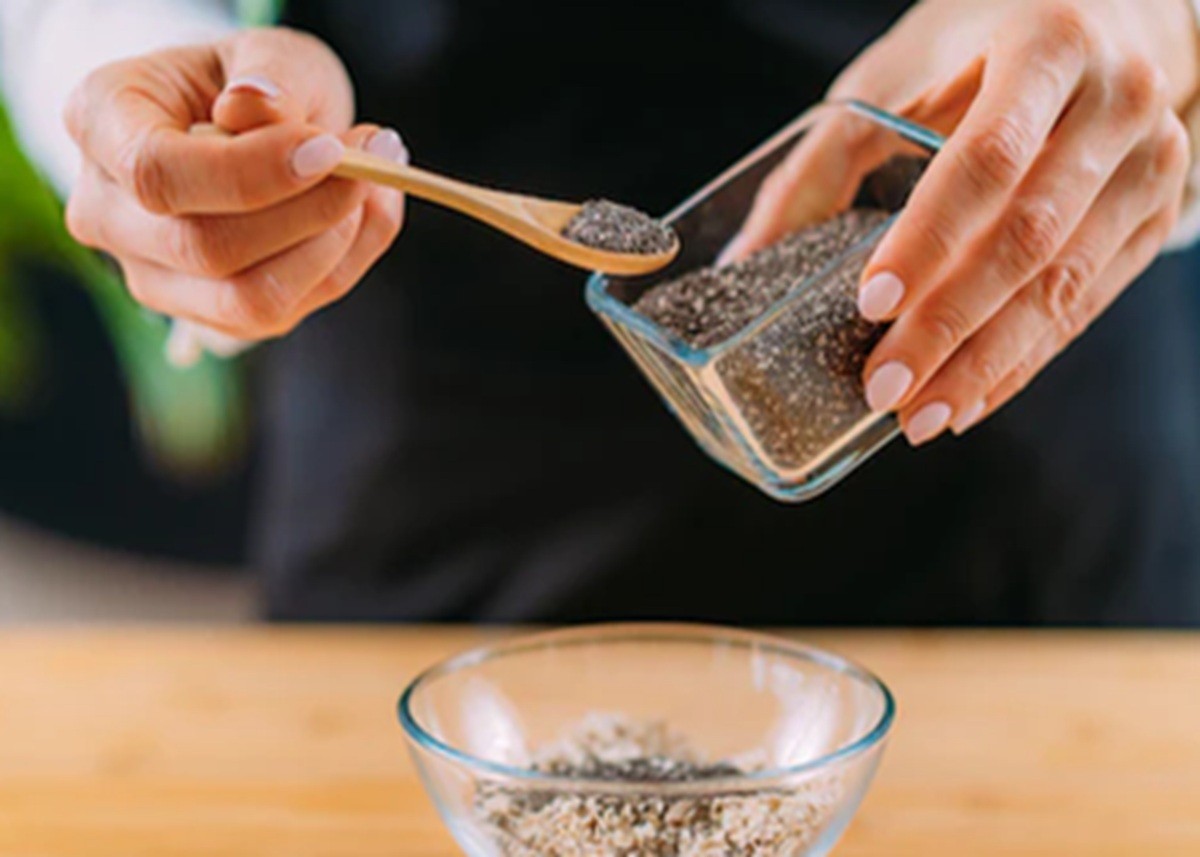 Health Tips: Daily Diet में शामिल करें बस एक चम्मच चिया सीड्स, Heart Attack का रिस्क होगा कम, मिलेंगे कई फायदे