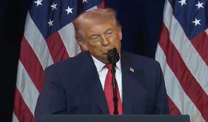 डोनाल्ड, प्लीज़ लोगों को मत बताना...रो-रो कर ट्रंप ने मैक्रों का मजाक बनाया, Video Viral