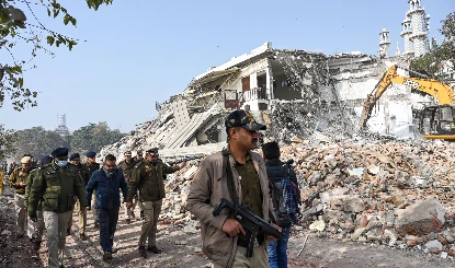 Delhi का Turkman Gate छावनी में तब्दील, पत्थरबाजी के बाद BNSS की धारा 163 लागू, 1000 जवान तैनात