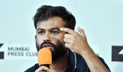 हिरासत में अभिजीत दीपके, उधर गम में डूब गया उनका परिवार, क्या वापस लौटेंगे मुंबई?