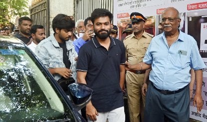 दिल्ली पुलिस की मानवीय पहल: दादी के निधन की सूचना मिलते ही हिरासत में लिए गए CJP संस्थापक अभिजीत दीपके को दी गई गृहनगर जाने की पेशकश