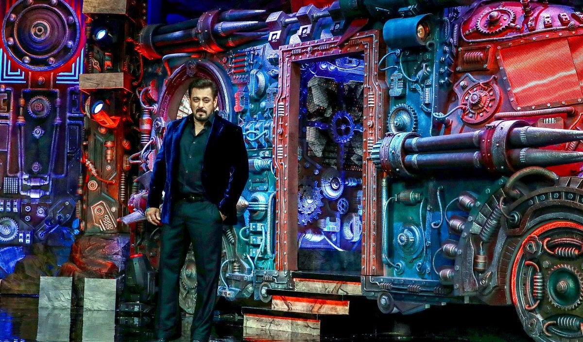 Bigg Boss 20 Updates | ‘वीकेंड का वार’ में सलमान खान ने लगाई कंटेस्टेंट्स की क्लास, गुल्लू ने खोले राज, आसिफ खान बने इस हफ्ते के नए कैप्टन Bigg Boss 20 Updates | ‘वीकेंड का वार’ में सलमान खान ने लगाई कंटेस्टेंट्स की क्लास, गुल्लू ने खोले राज, आसिफ खान बने इस हफ्ते के नए कैप्टन
