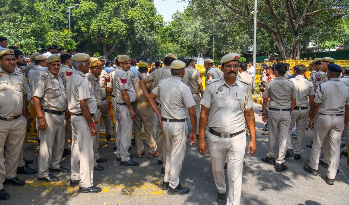 Delhi Police Security | जंतर-मंतर पर CJP के विरोध प्रदर्शन से पहले बढ़ाई गई सुरक्षा, कनॉट प्लेस से मेट्रो तक कई पाबंदियां लागू, इन रास्तों से बचें