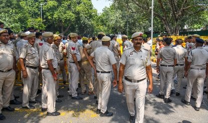 Delhi Police Security | जंतर-मंतर पर CJP के विरोध प्रदर्शन से पहले बढ़ाई गई सुरक्षा, कनॉट प्लेस से मेट्रो तक कई पाबंदियां लागू, इन रास्तों से बचें