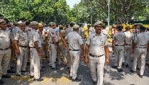 Delhi Police Security | जंतर-मंतर पर CJP के विरोध प्रदर्शन से पहले बढ़ाई गई सुरक्षा, कनॉट प्लेस से मेट्रो तक कई पाबंदियां लागू, इन रास्तों से बचें