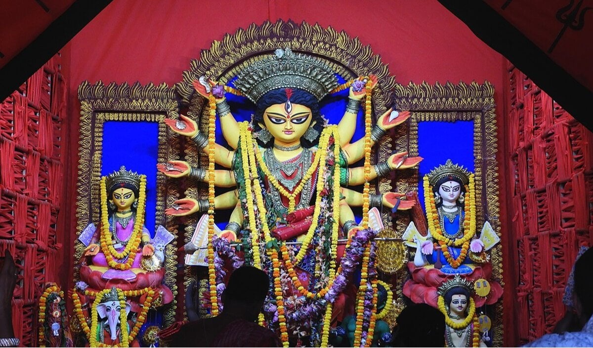 Shardiya Navratri 2026 में हाथी पर होगा Maa Durga का आगमन, सुख और वर्षा का बना शुभ योग Shardiya Navratri 2026 में हाथी पर होगा Maa Durga का आगमन, सुख और वर्षा का बना शुभ योग