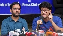 रिहाई के बाद CJP नेताओं ने भरी हुंकार, देशभर में प्रदर्शन करने का किया ऐलान रिहाई के बाद CJP नेताओं ने भरी हुंकार, देशभर में प्रदर्शन करने का किया ऐलान