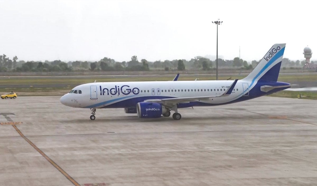 Indigo की फ्लाइट में लगी आग, दिल्ली से चेन्नई जा रहे विमान की हैदराबाद में सुरक्षित लैंडिंग