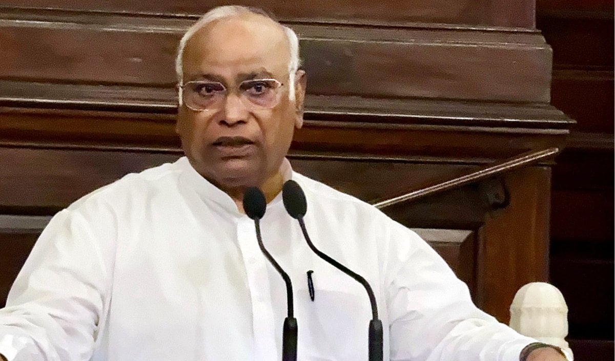 Mallikarjun Kharge ने मोदी सरकार को घेरा, बोले- आज देश में अघोषित आपातकाल जैसी स्थिति