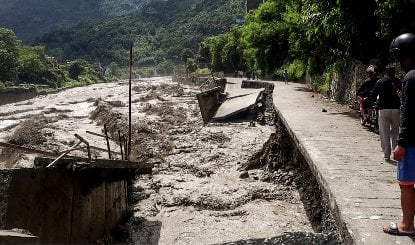 Nepal में बाढ़ का कहर, 35 से ज्यादा घर और कई पुल बहे; बचाव के लिए उतारे गए हेलीकॉप्टर