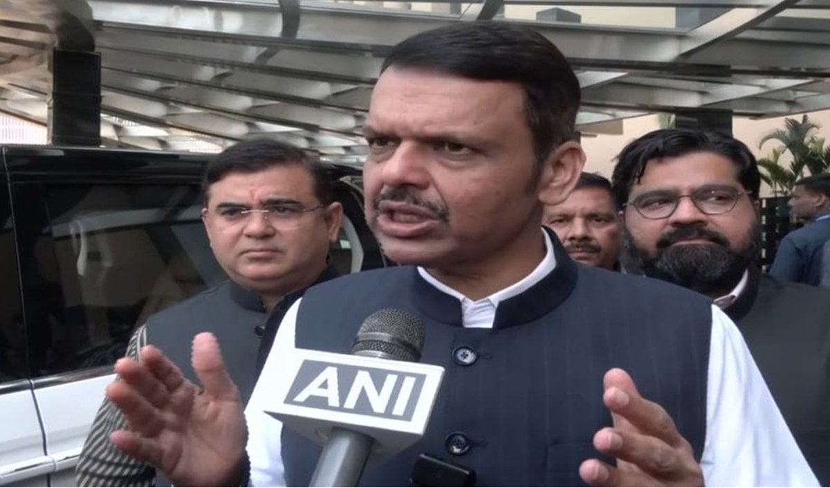 Supreme Court मार्च पर Devendra Fadnavis का Rahul Gandhi पर हमला, 1975 Emergency का दिया हवाला
