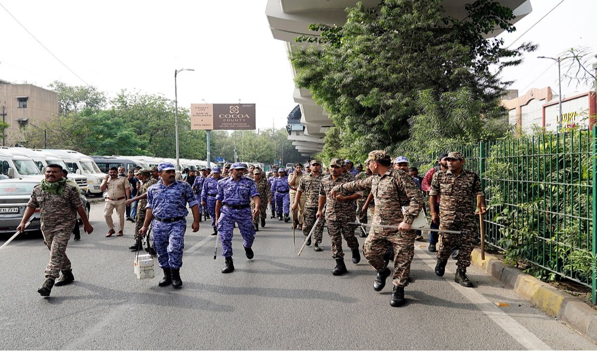 Delhi High Court में वकीलों ने पढ़ी Preamble, पुलिस कार्रवाई के विरोध में बांधा काला रिबन