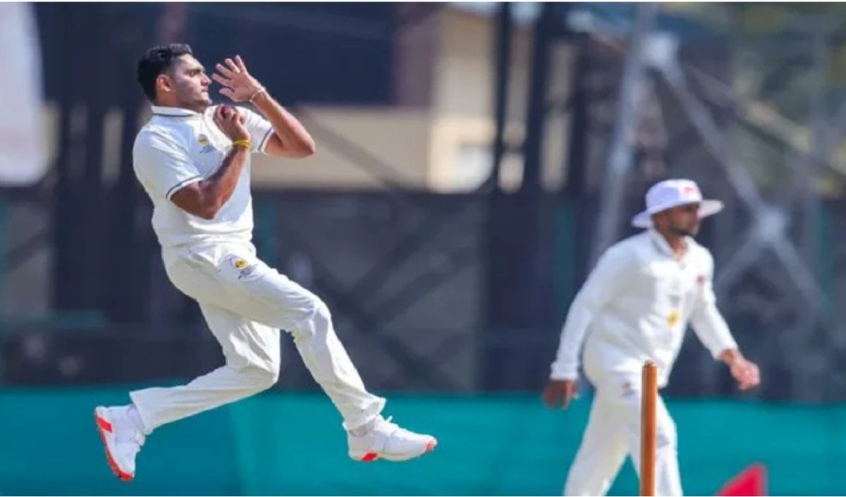Ranji Trophy में Tushar Deshpande ने ली हैट्रिक, Mumbai को मिली 351 रन की बढ़त Ranji Trophy में Tushar Deshpande ने ली हैट्रिक, Mumbai को मिली 351 रन की बढ़त