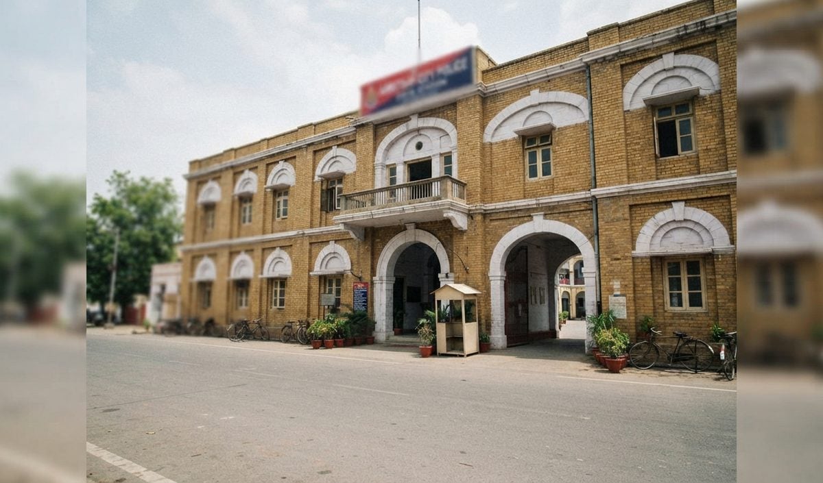 Amritsar Police ने पकड़े पांच हथियार और नशा तस्कर गिरोह, 10 आरोपी अरेस्ट Amritsar Police ने पकड़े पांच हथियार और नशा तस्कर गिरोह, 10 आरोपी अरेस्ट