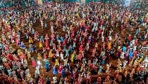 व्रत भी, गरबा भी और डेट भी! Navratri में कैसे बनाएं भक्ति और मस्ती के बीच संतुलन? व्रत भी, गरबा भी और डेट भी! Navratri में कैसे बनाएं भक्ति और मस्ती के बीच संतुलन?