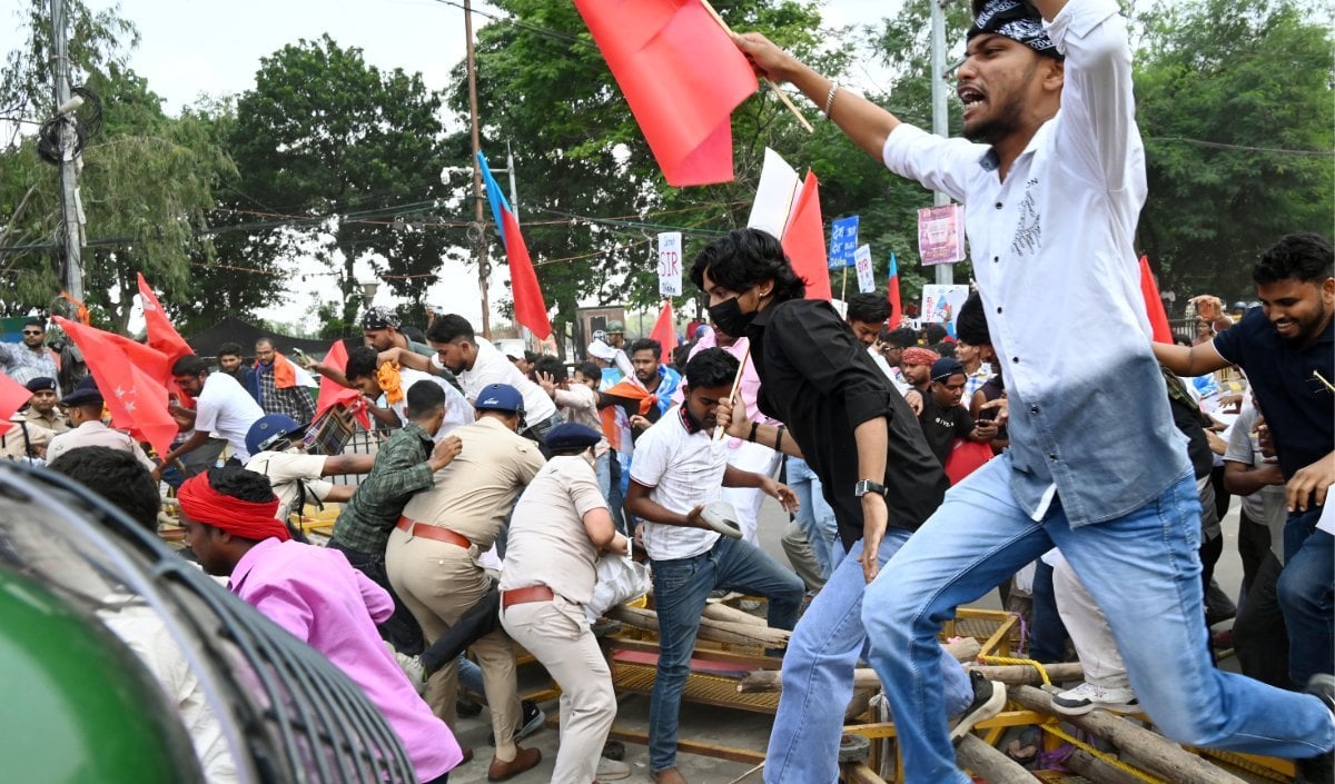 पटना के Gandhi Maidan में AISA और RYA का प्रदर्शन, CEC Gyanesh Kumar के इस्तीफे की मांग