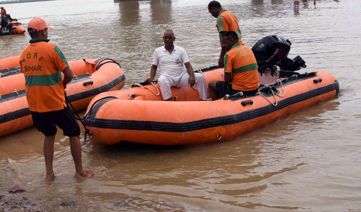 Bihar Ganga Accident | बिहार के वैशाली में बड़ा हादसा! गंगा नदी में नाव पलटने से 13 बच्चों की मौत, पीएम मोदी और डिप्टी सीएम ने की मुआवजे की घोषणा