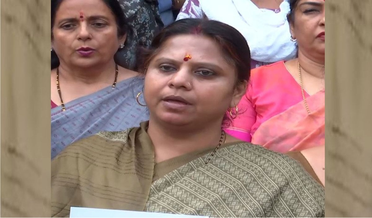 JNU की 11 छात्राओं की सुरक्षा को लेकर NCW पहुंची BJP, Congress MP पर जांच का मिला भरोसा