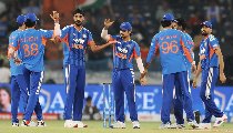 Jasprit Bumrah पर निर्भरता और दिशाहीन बॉलिंग, क्या T20 World Cup जीत पाएगी Team India? Jasprit Bumrah पर निर्भरता और दिशाहीन बॉलिंग, क्या T20 World Cup जीत पाएगी Team India?