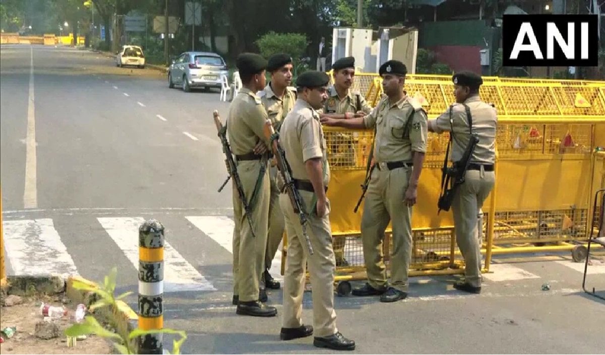 Delhi Police के फैसले पर Supreme Court का सवाल, पूछा- Jantar Mantar को क्यों