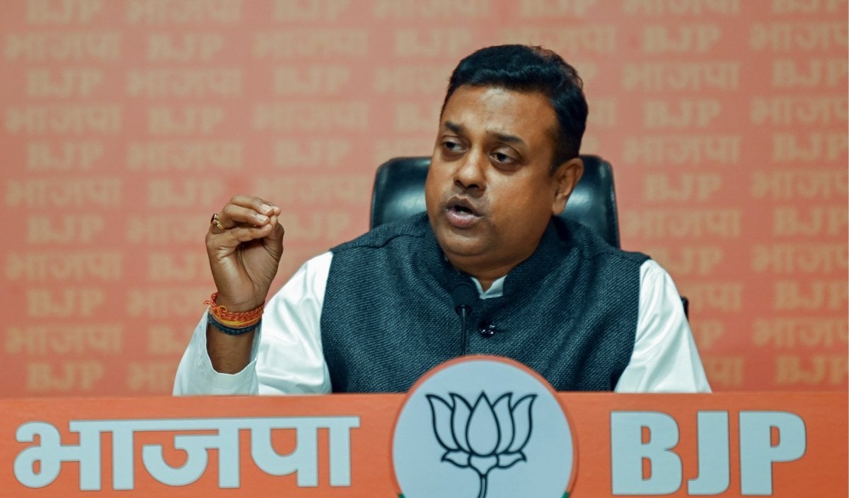 Prashant Bhushan के सत्ता परिवर्तन वाले बयान पर भड़की BJP, Sambit Patra बोले- यह देश किसी की जागीर नहीं