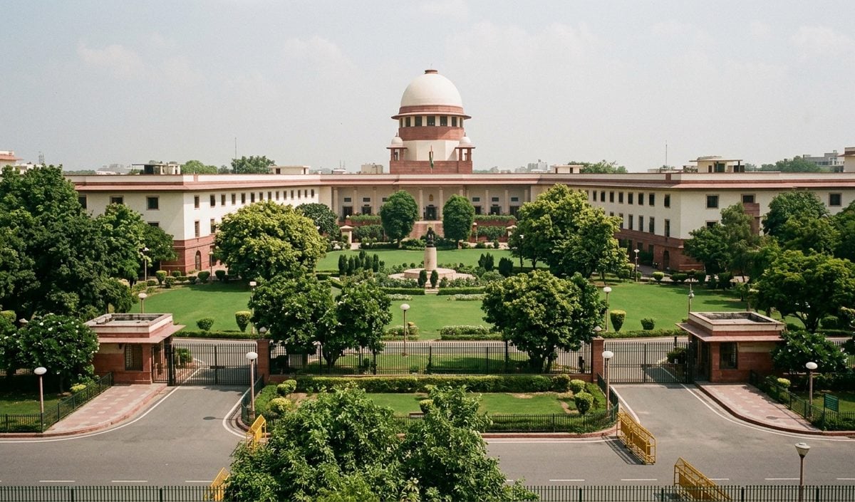 Supreme Court में विपक्षी मार्च पर CJI सख्त, कहा न्यायपालिका को कोई डरा नहीं सकता Supreme Court में विपक्षी मार्च पर CJI सख्त, कहा न्यायपालिका को कोई डरा नहीं सकता