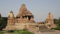 उज्जैन के Var Siddhi Mandir में सांकल बजाकर उल्टा स्वास्तिक बनाने से तय होता है विवाह