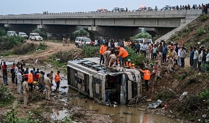 कोटा में Delhi Mumbai Expressway पर पुल से गिरी बस, खाटू श्याम जी जा रहे 8 श्रद्धालुओं की मौत