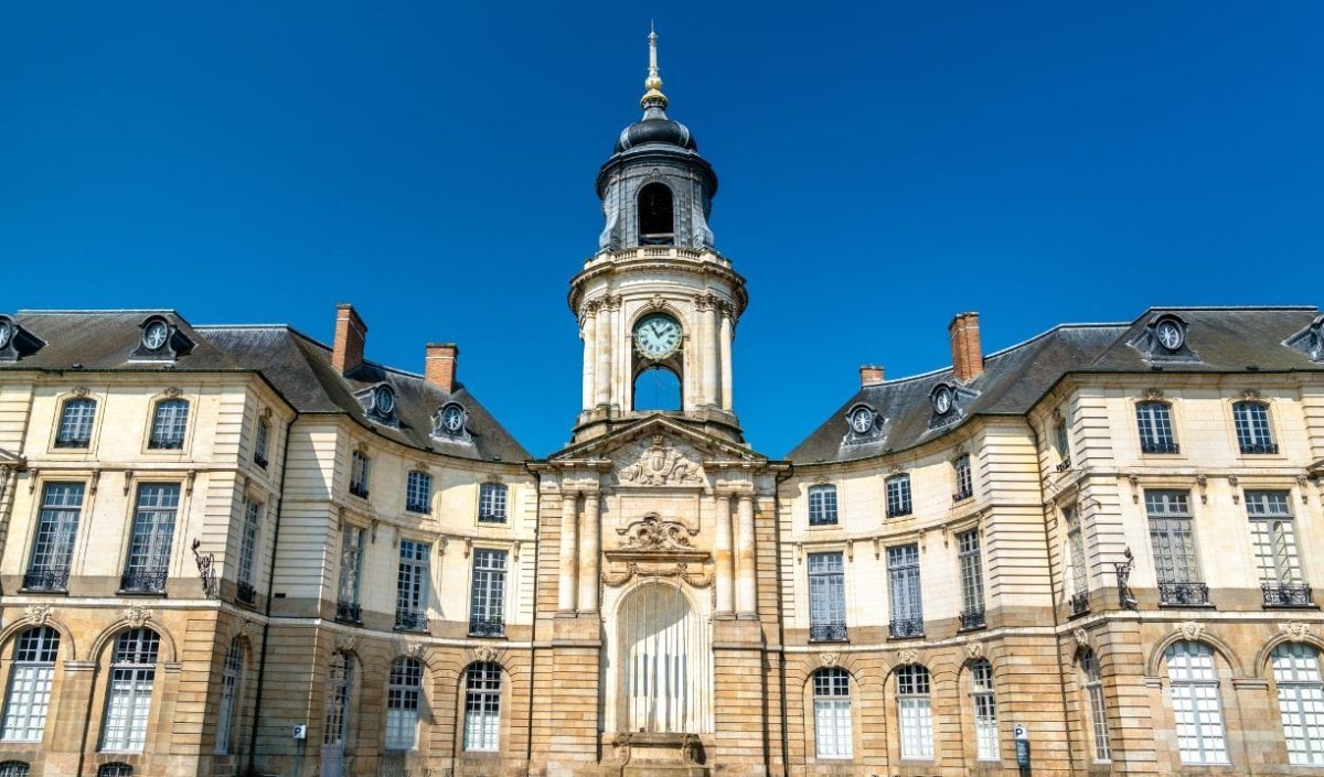 France Protest: महंगाई के खिलाफ सड़कों पर उतरे लोग, फिर मची लूट और आगजनी; 1,200 गिरफ्तार