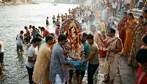 Shardiya Navratri में Saraswati Visarjan आज, शुभ मुहूर्त में प्रतिमा विसर्जन से पूर्ण होगी पूजा Shardiya Navratri में Saraswati Visarjan आज, शुभ मुहूर्त में प्रतिमा विसर्जन से पूर्ण होगी पूजा