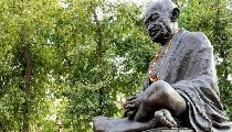 गांधी का पुनर्जन्म ही नहीं, गांधी-दृष्टि का पुनर्जागरण हो गांधी का पुनर्जन्म ही नहीं, गांधी-दृष्टि का पुनर्जागरण हो