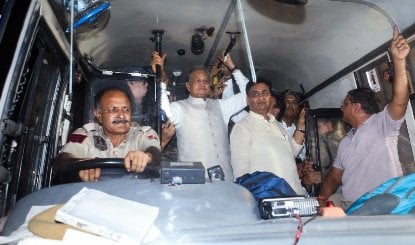 NSUI नेता Ritu Barala पर हमले को लेकर Congress ने Jaipur में Zero FIR की मांग की