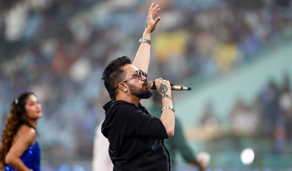 विवाद के बाद Daler Mehndi के बचाव में उतरे Mika Singh, बोले- उनकी तबीयत खराब थी विवाद के बाद Daler Mehndi के बचाव में उतरे Mika Singh, बोले- उनकी तबीयत खराब थी